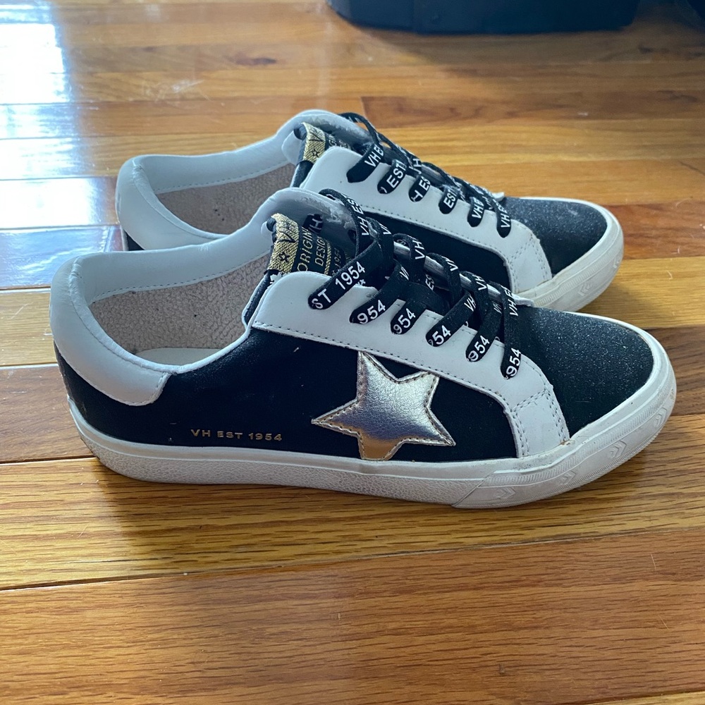 Vintage Havana sneakers a size 6
